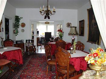Haus Mooren, Garni